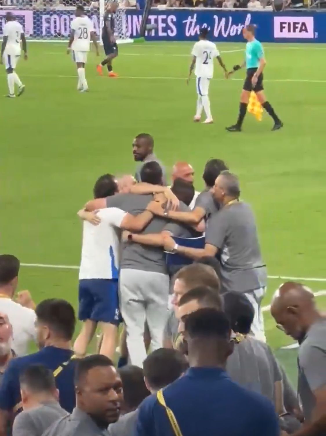 احتفال إنزاغي وطاقمه بعد تأهل الهلال