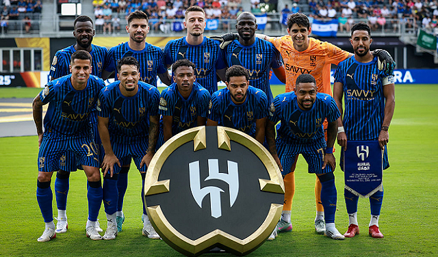 لاعبو الهلال يحتفلون بالتأهل إلى دور الـ16