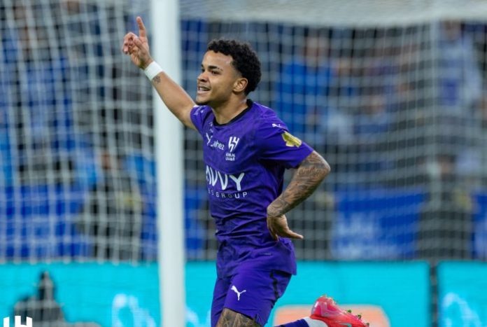 لاعب الهلال كايو سيزار خلال مباراة سابقة