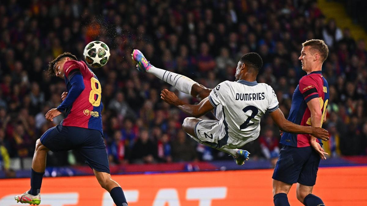 هدف دمفريس في مرمى برشلونة