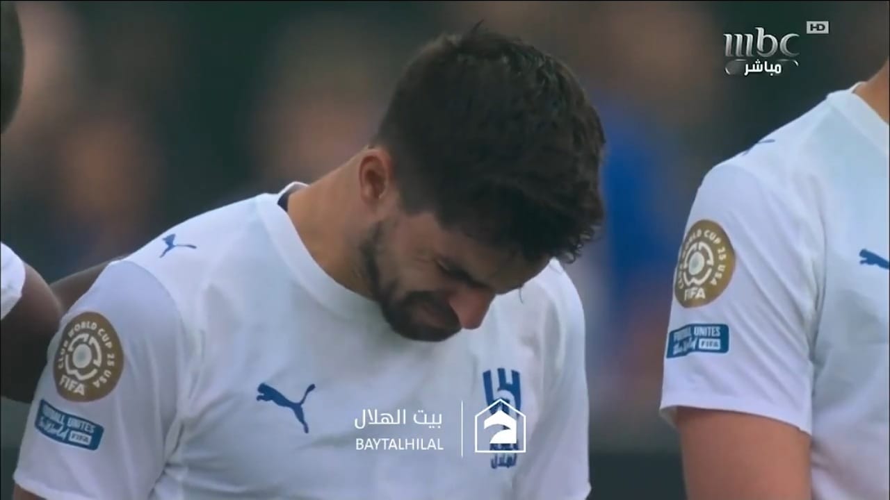 نيفيز يبكي حزناً على جوتا