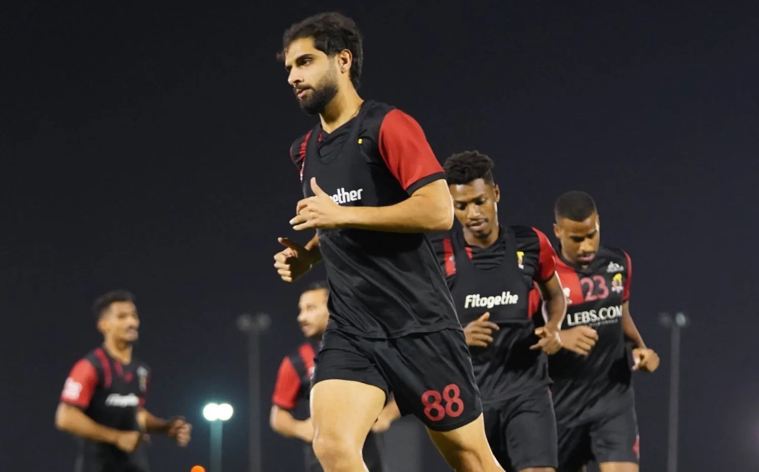 لاعب كرة قدم في مباراة الدوري السعودي