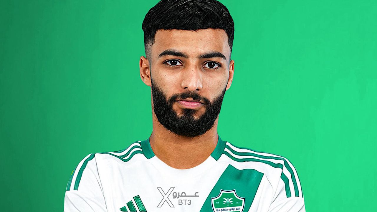 صالح أبو الشامات خلال تدريبات الأهلي