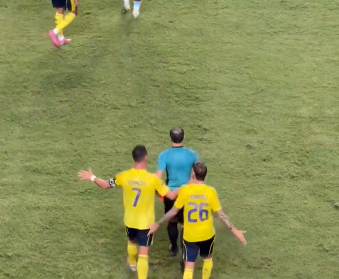 رونالدو يعترض على قرار الحكم