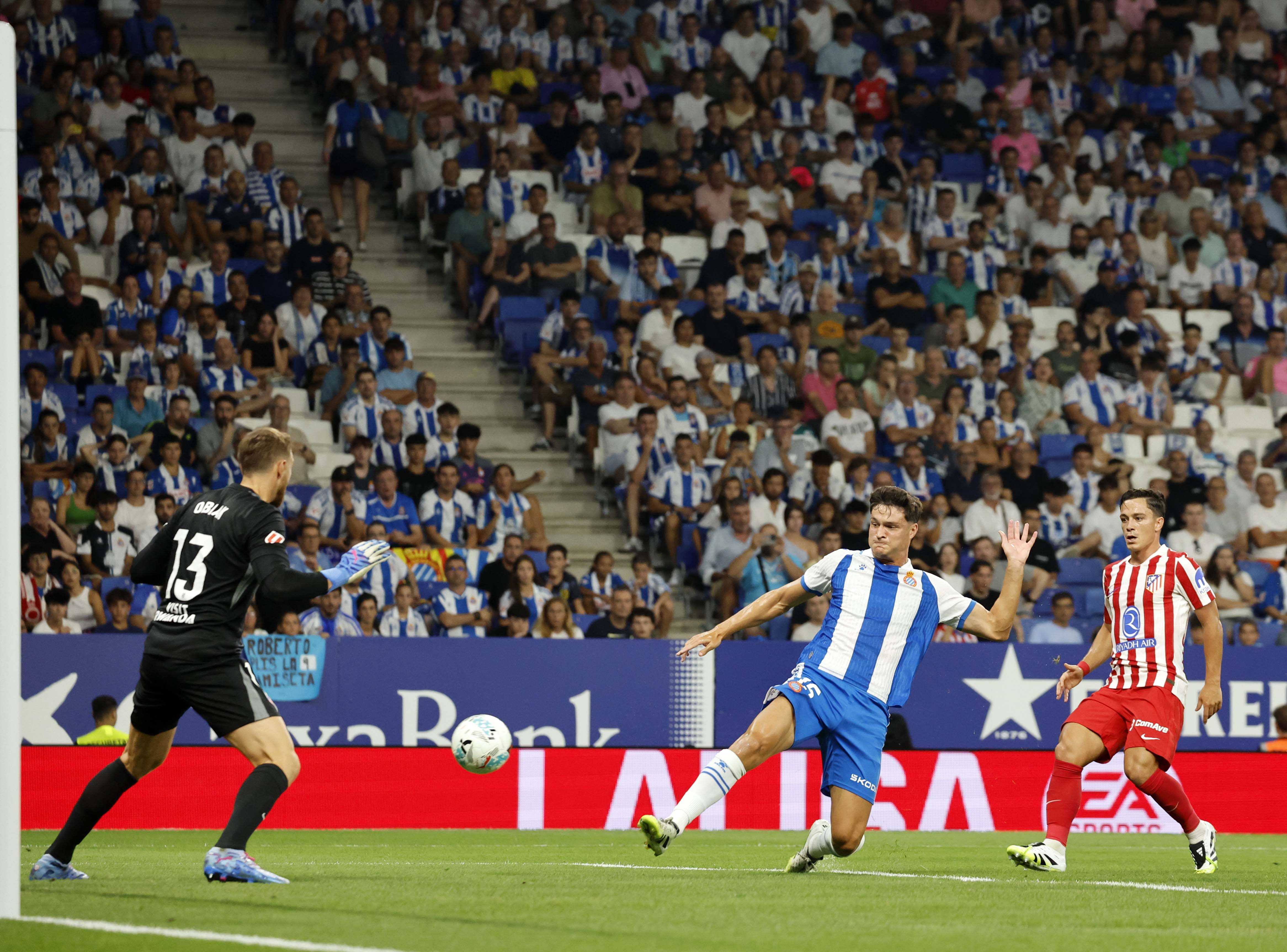 إسبانيول يفاجئ أتلتيكو مدريد بنتيجة 2-1
