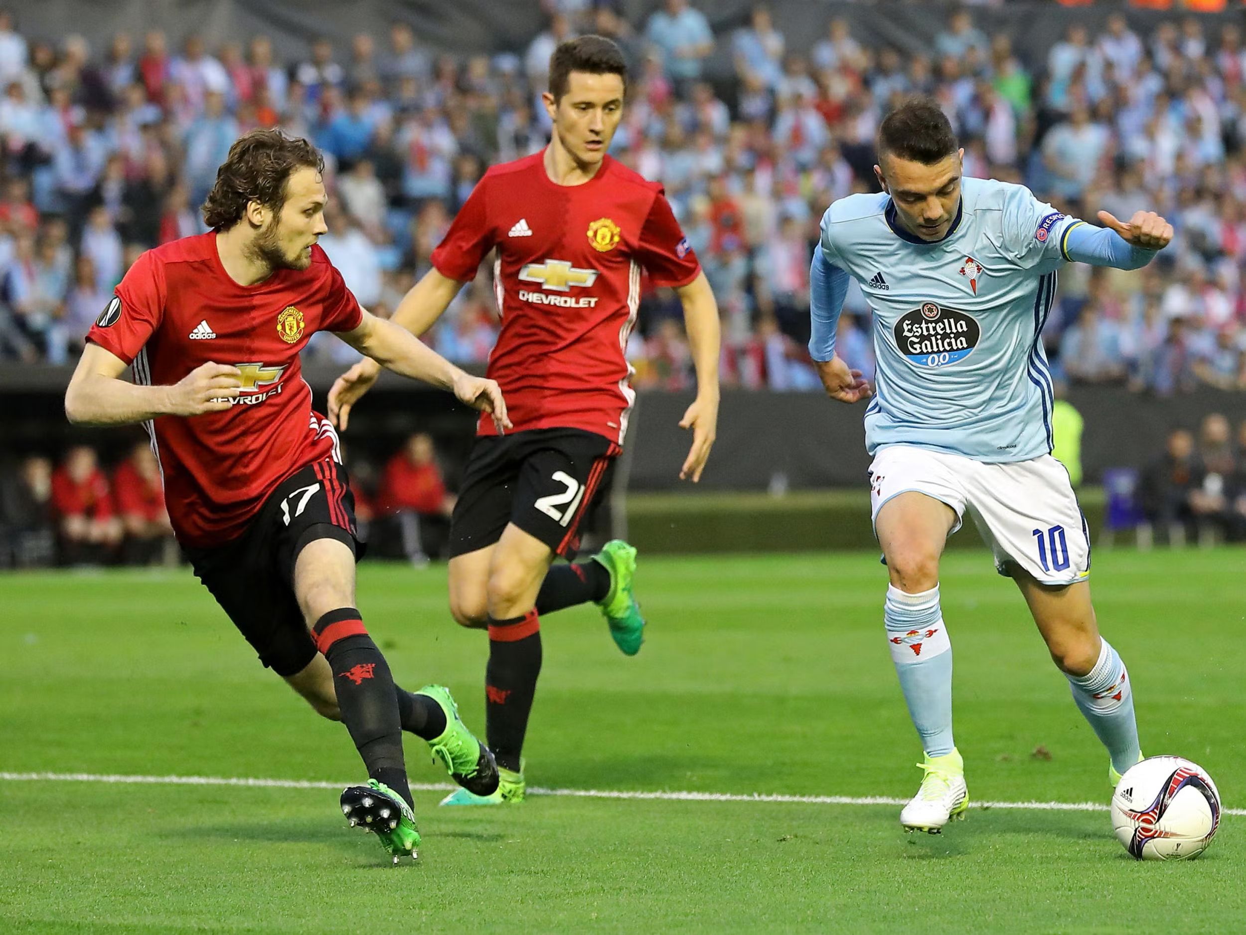 إياجو أسباس في مواجهة مانشستر يونايتد