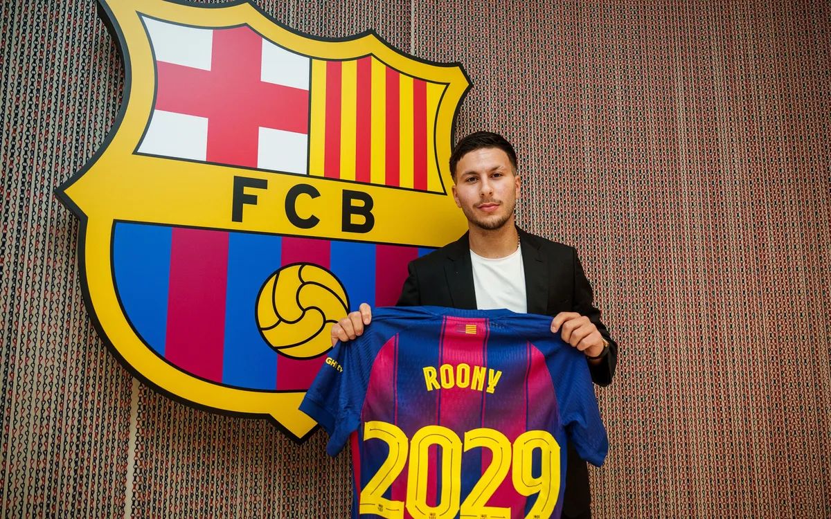 Bardghji signs for Barcelona.