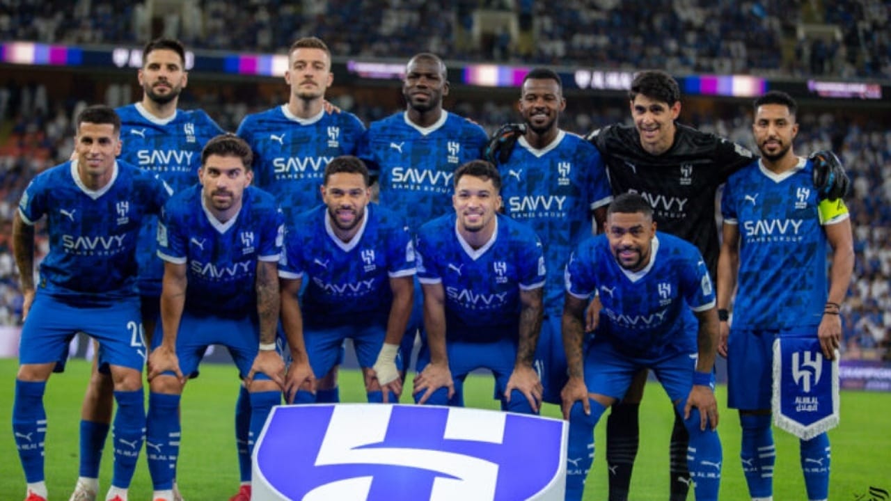 لاعبو الهلال خلال تدريبات الفريق