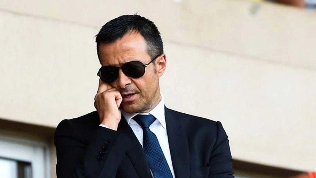 مينديز شخصية مثيرة للجدل.