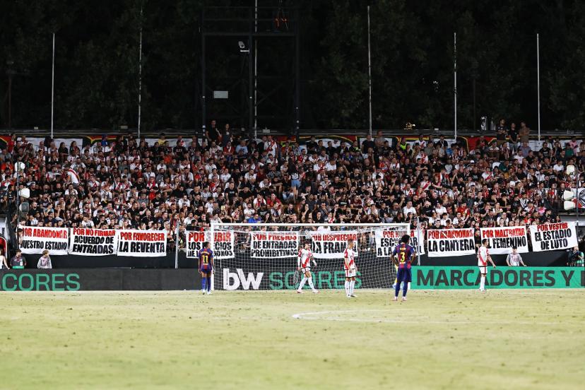 اشتباكات مشجعي ليخ بوزنان مع مجموعة بوكانيروس لرايو