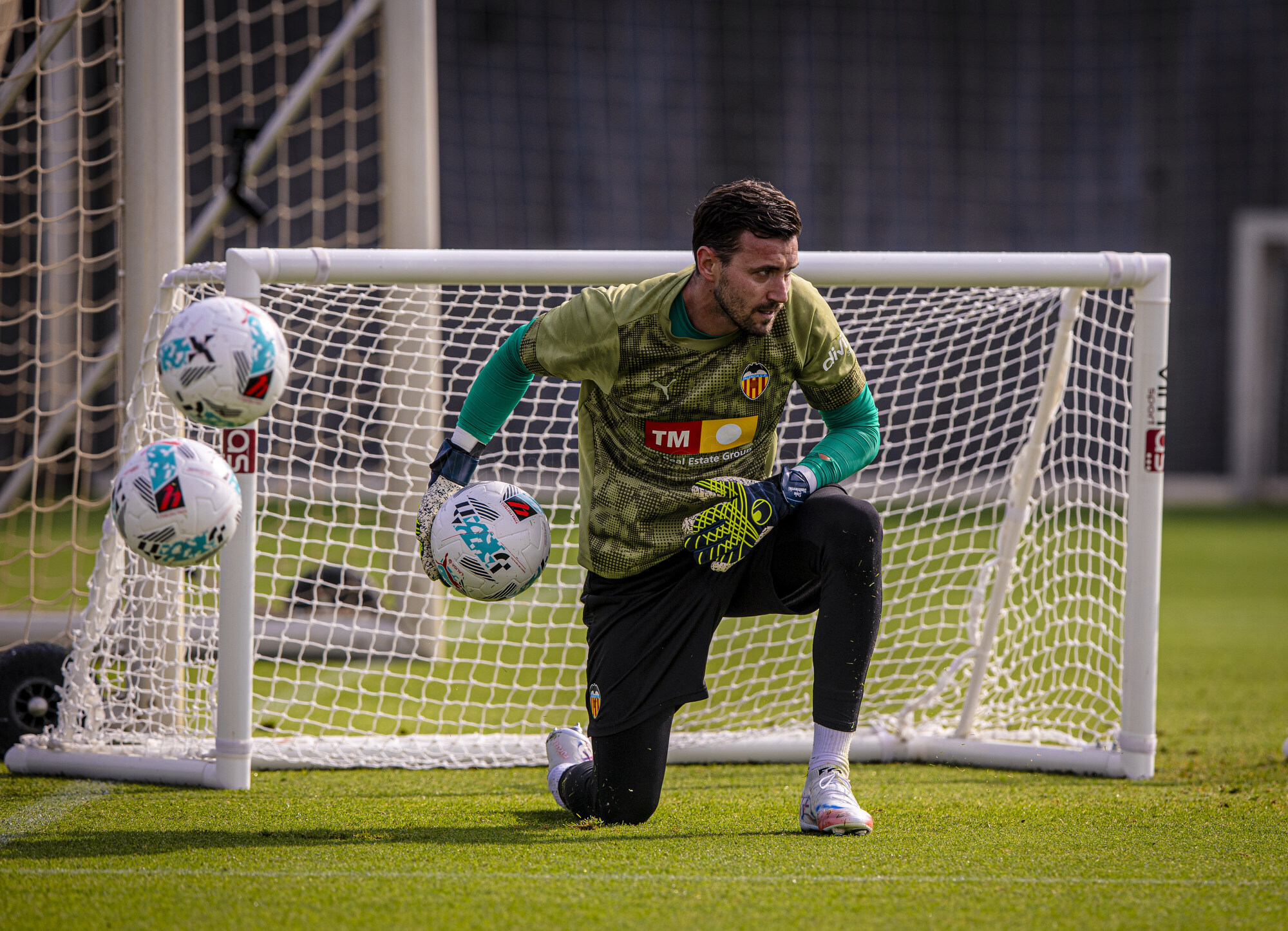 ديميتريفسكي يتعرض لعقوبة من فالنسيا