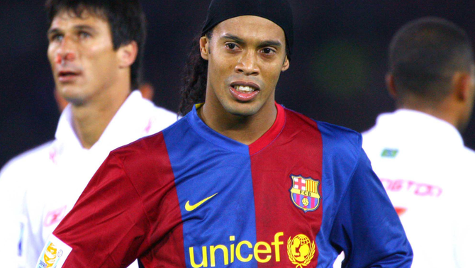 رونالدينيو بقميص برشلونة موسم 2006-07