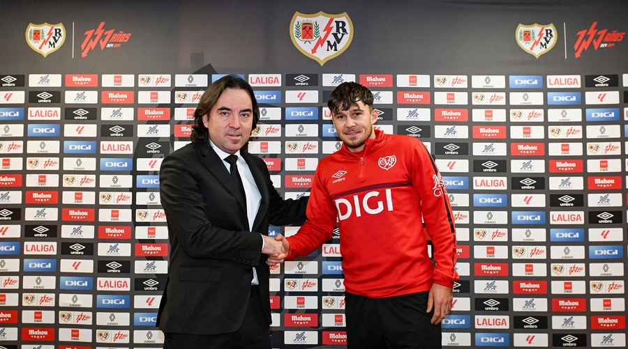 راتيو يوقع عقده الجديد