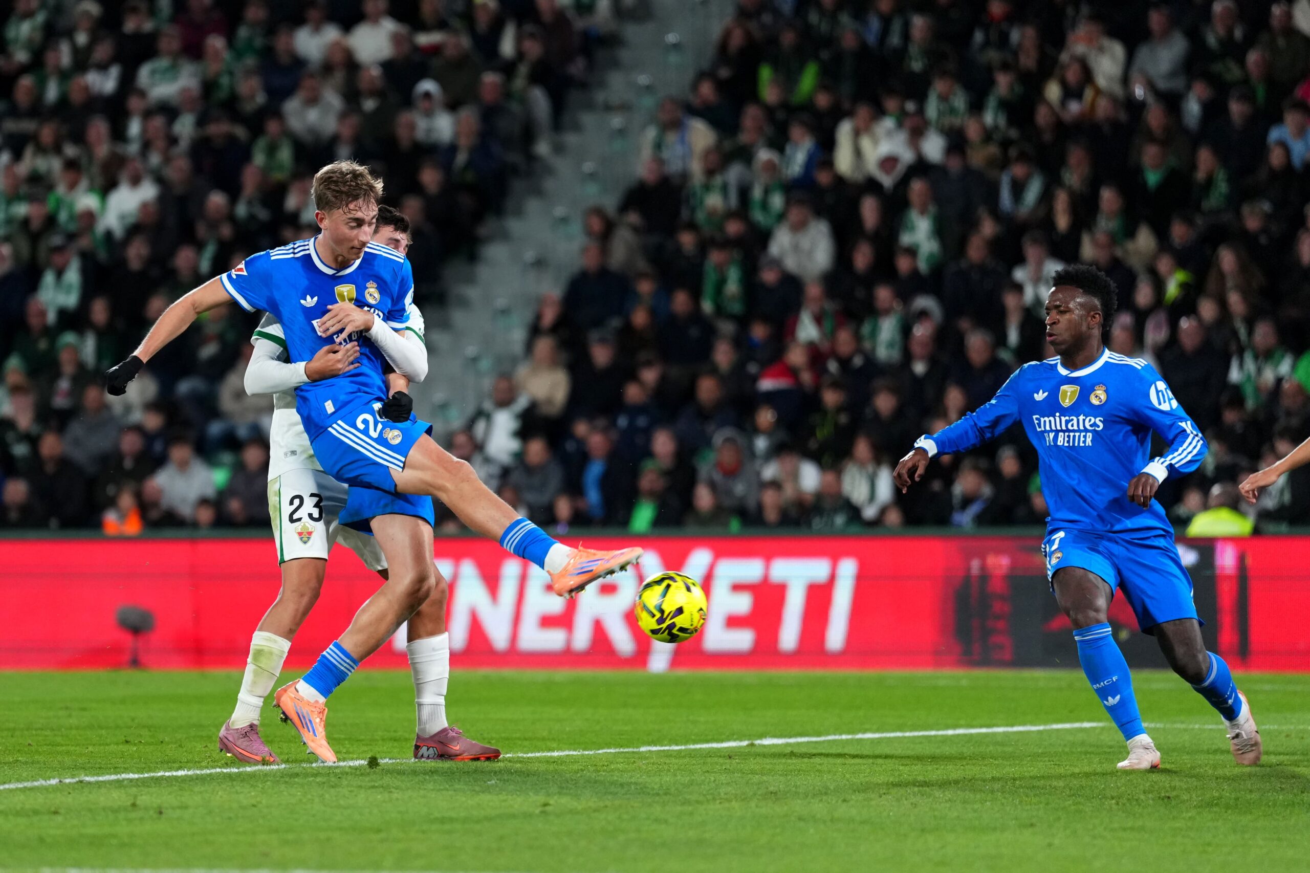 هويجسن يسجل ضد إلتشي.