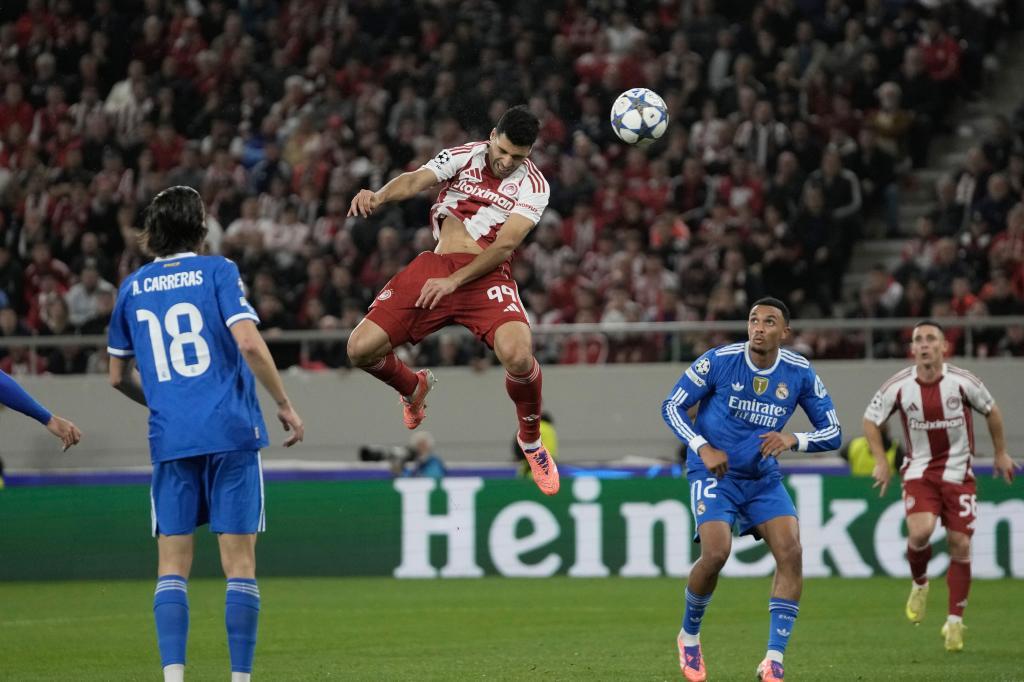 طارمي يعيد أولمبياكوس للمباراة