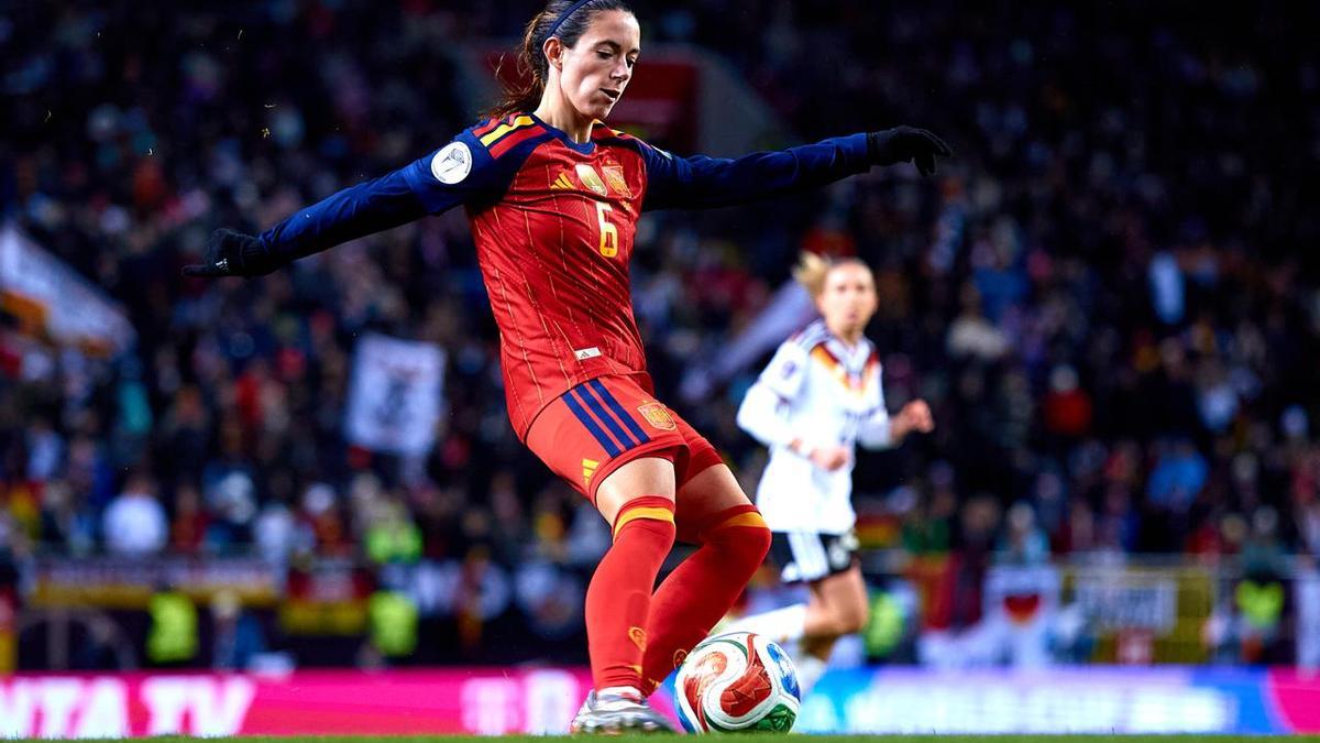 أيتانا بونماتي في مباراة مع إسبانيا