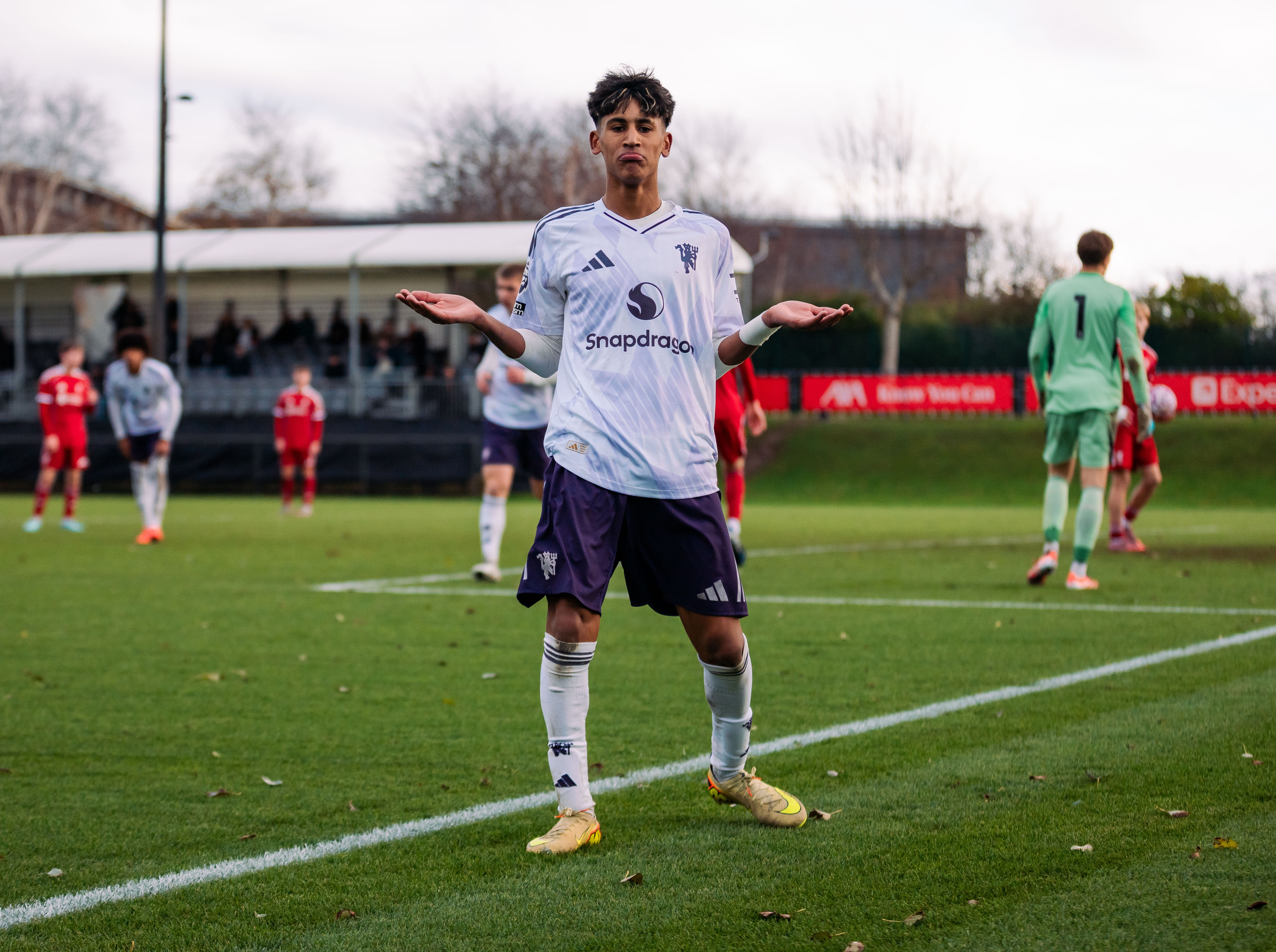 جابرييل في مباراة ليفربول تحت 18 سنة ضد مانشستر يونايتد تحت 18 سنة