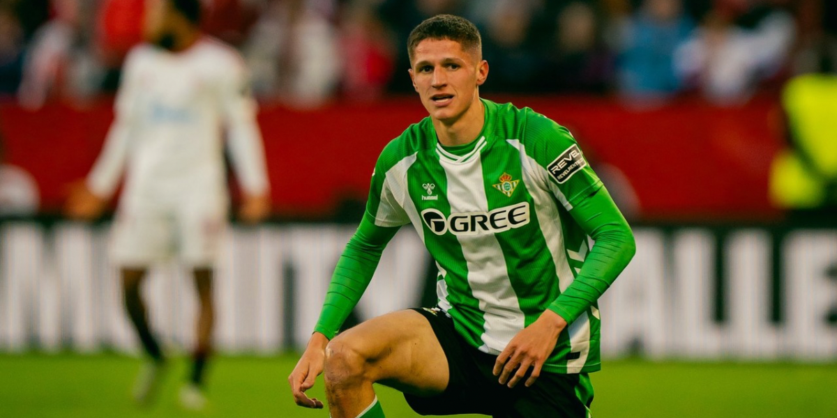 ألتيميرا يتنافس على مركز في وسط ملعب بيتيس