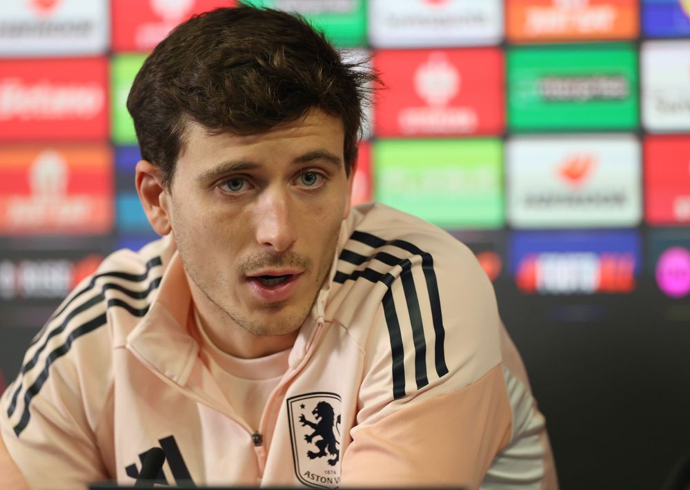 باو توريس يحيي جودة عزري كونسا | أستون فيلا