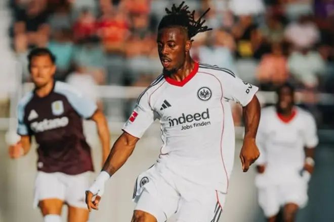 واهي في مباراة مع آينتراخت