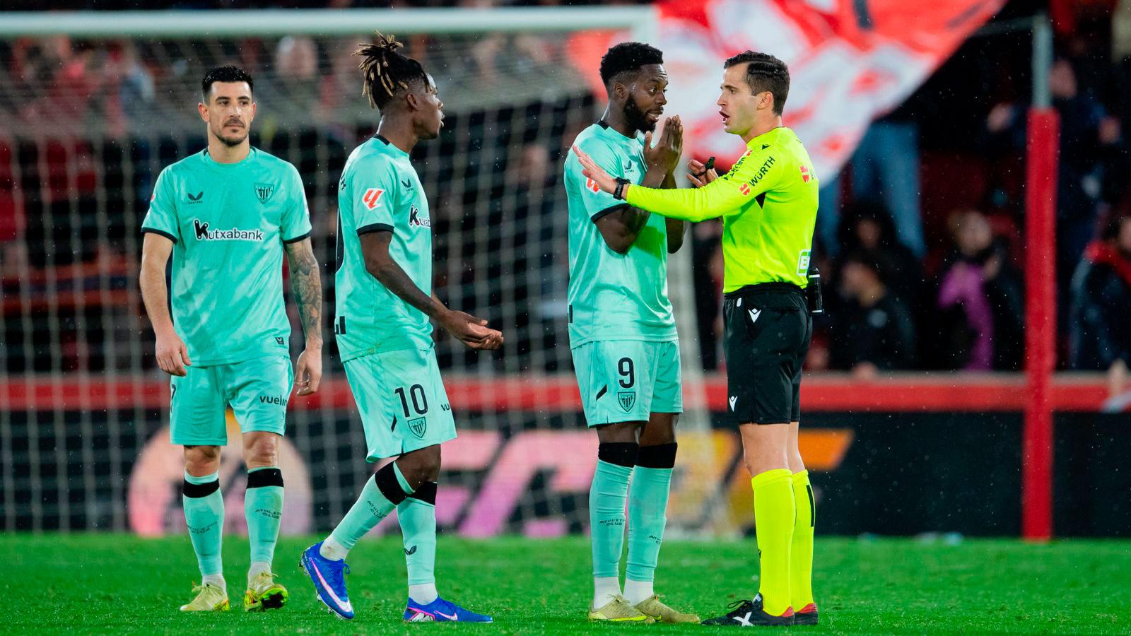 إخوة ويليامز يحتجون على الحكم في مباراة ريال مايوركا وأتلتيك بلباو