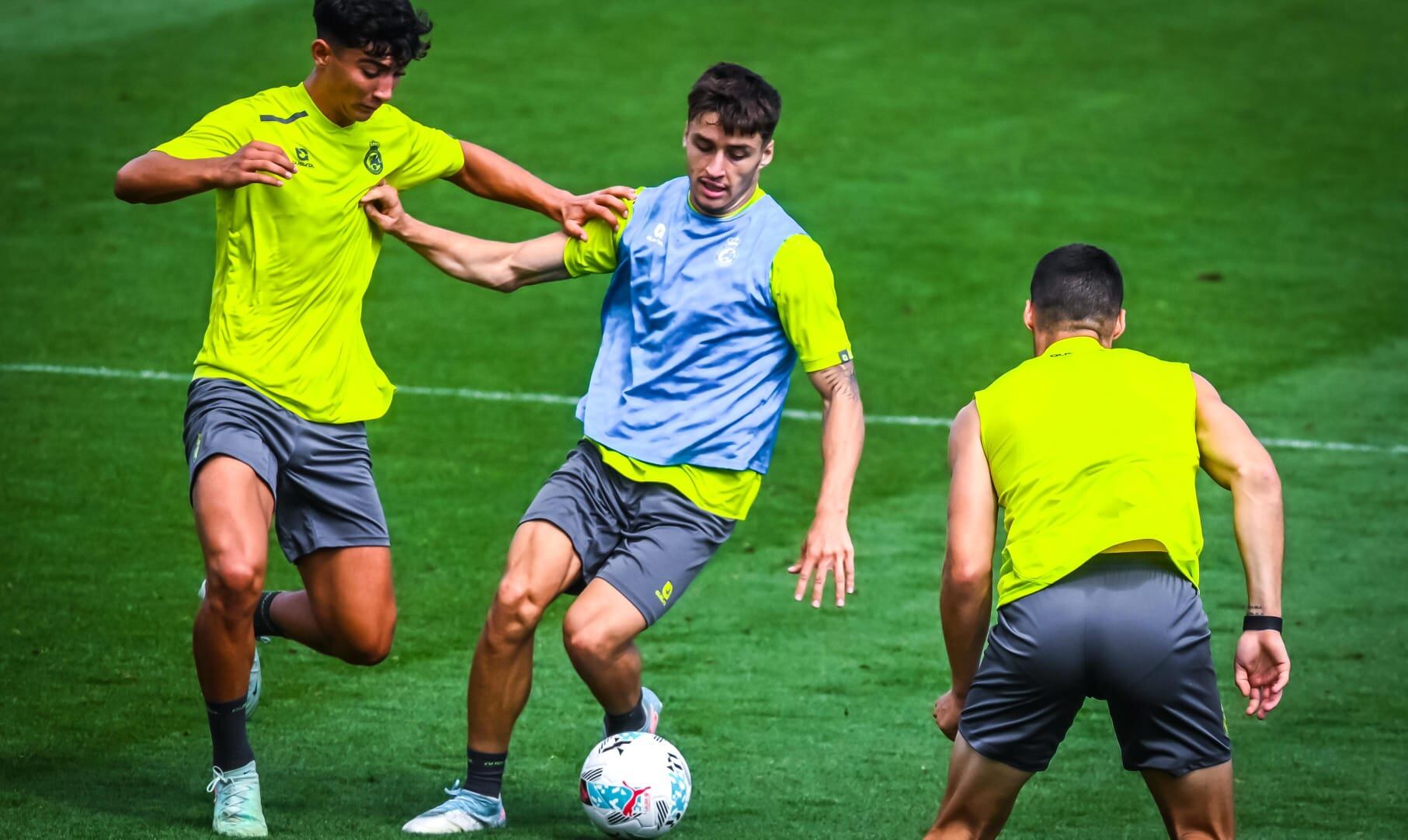 سيرجيو مارتينيز أثناء التدريب مع راسينغ.