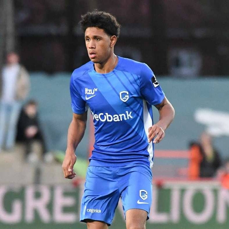 أونستين في مباراة مع جونج جينك