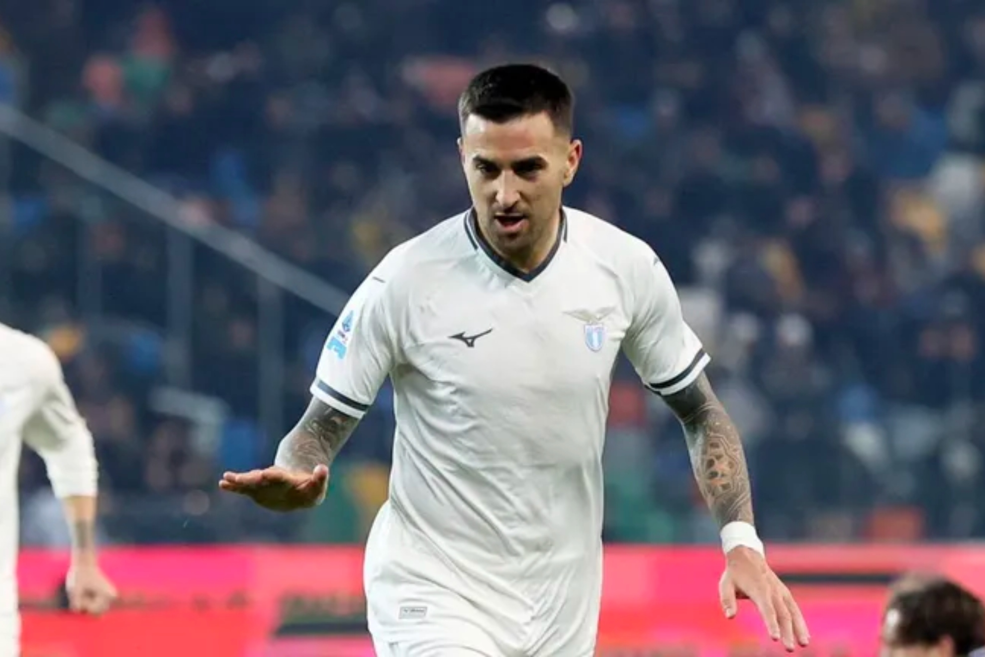 ماتياز فيسينو في مباراة مع لاتسيو