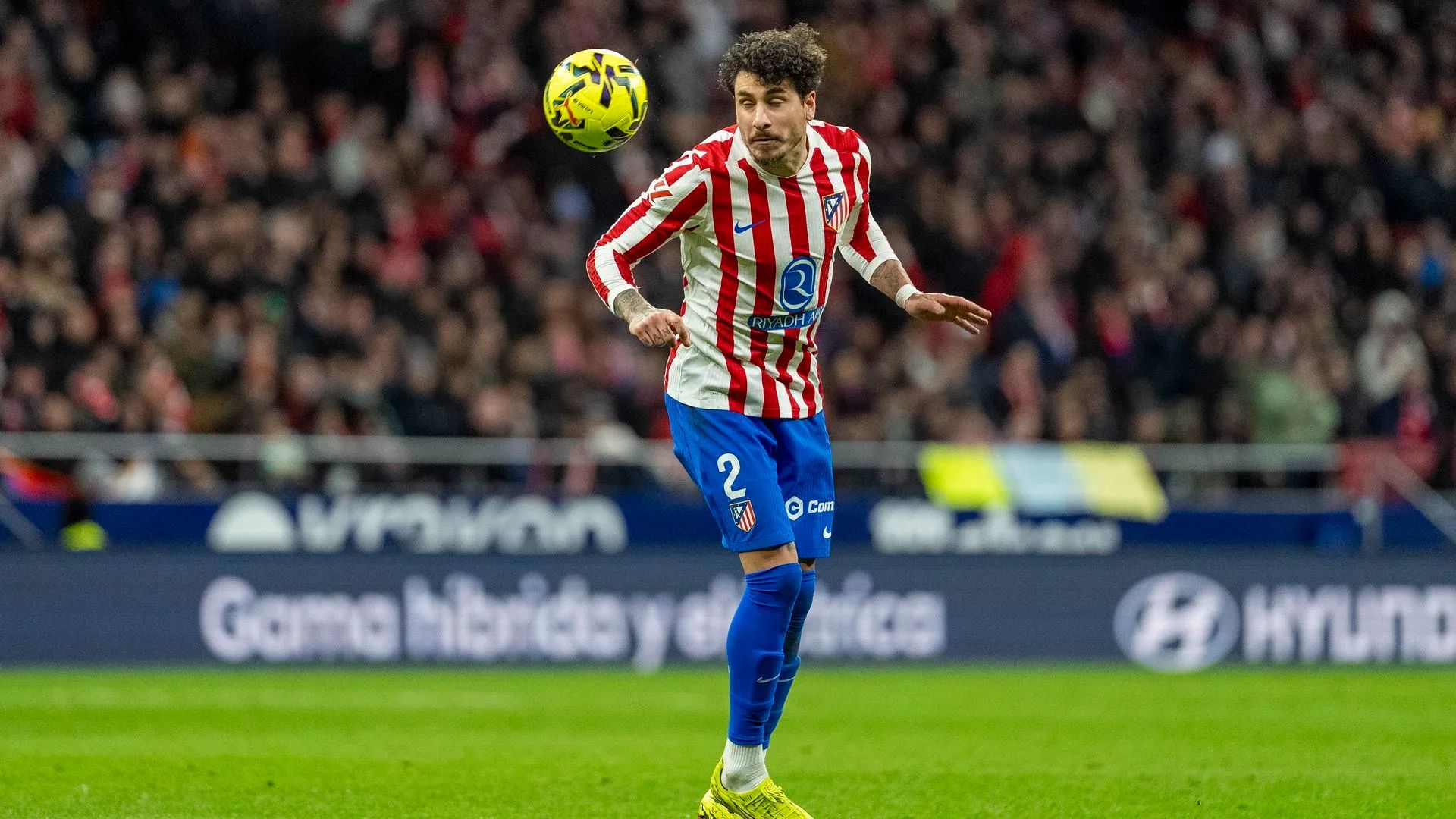 خيمينيز في مباراة مع أتلتيكو مدريد