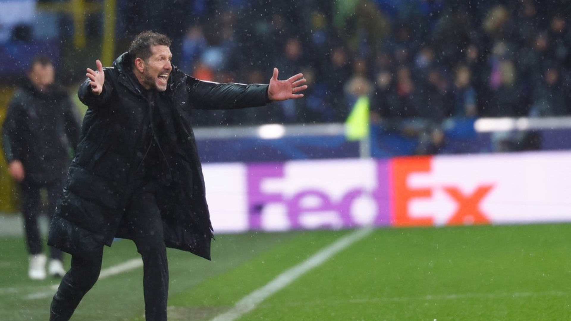 أتلتيكو مدريد: سيميوني يحاول تعزيز التماسك الدفاعي لفريقه.