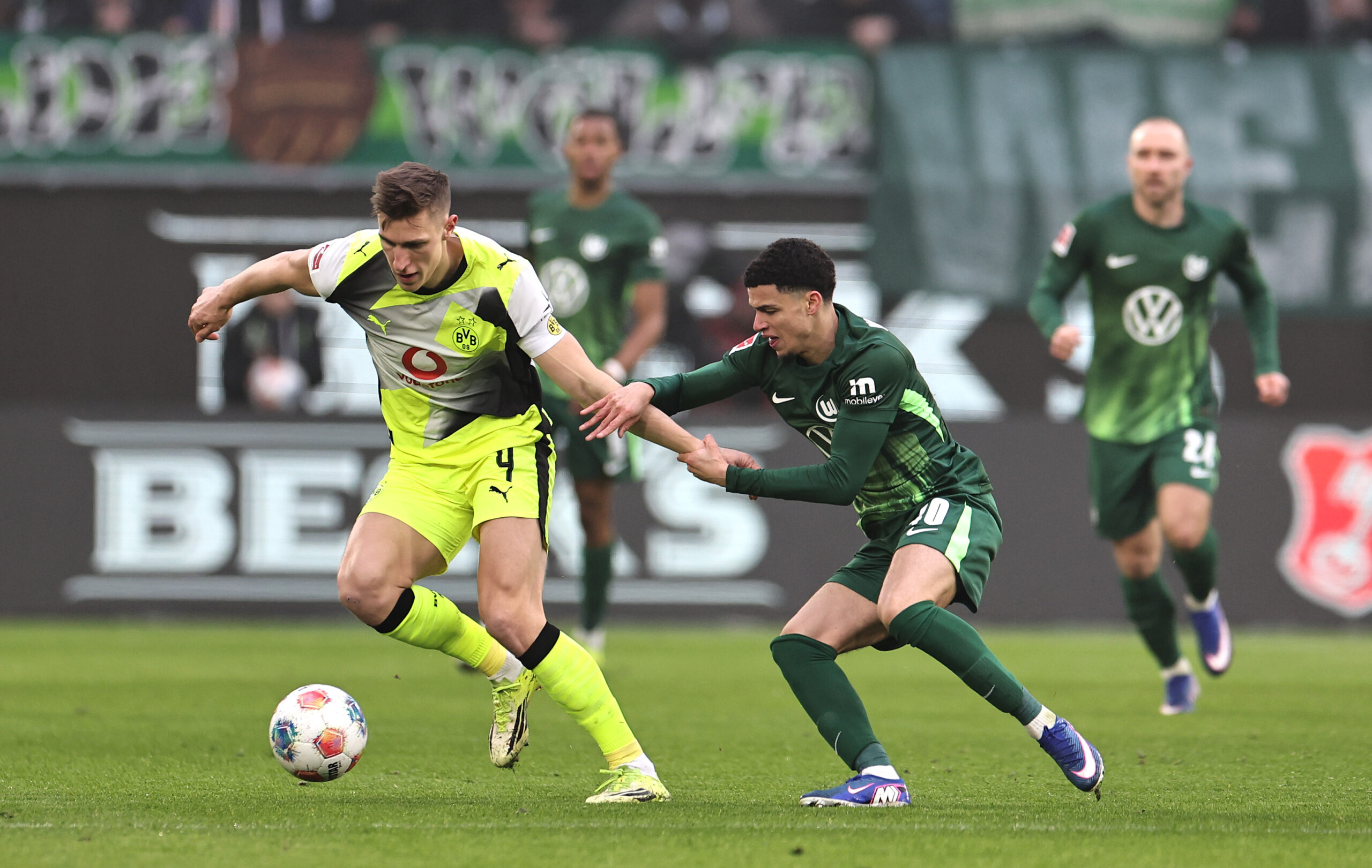 شلوتيربيك في مباراة مع بوروسيا دورتموند.