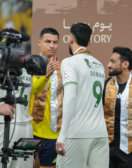 عمر السومة خلال مباراة الحزم والنصر