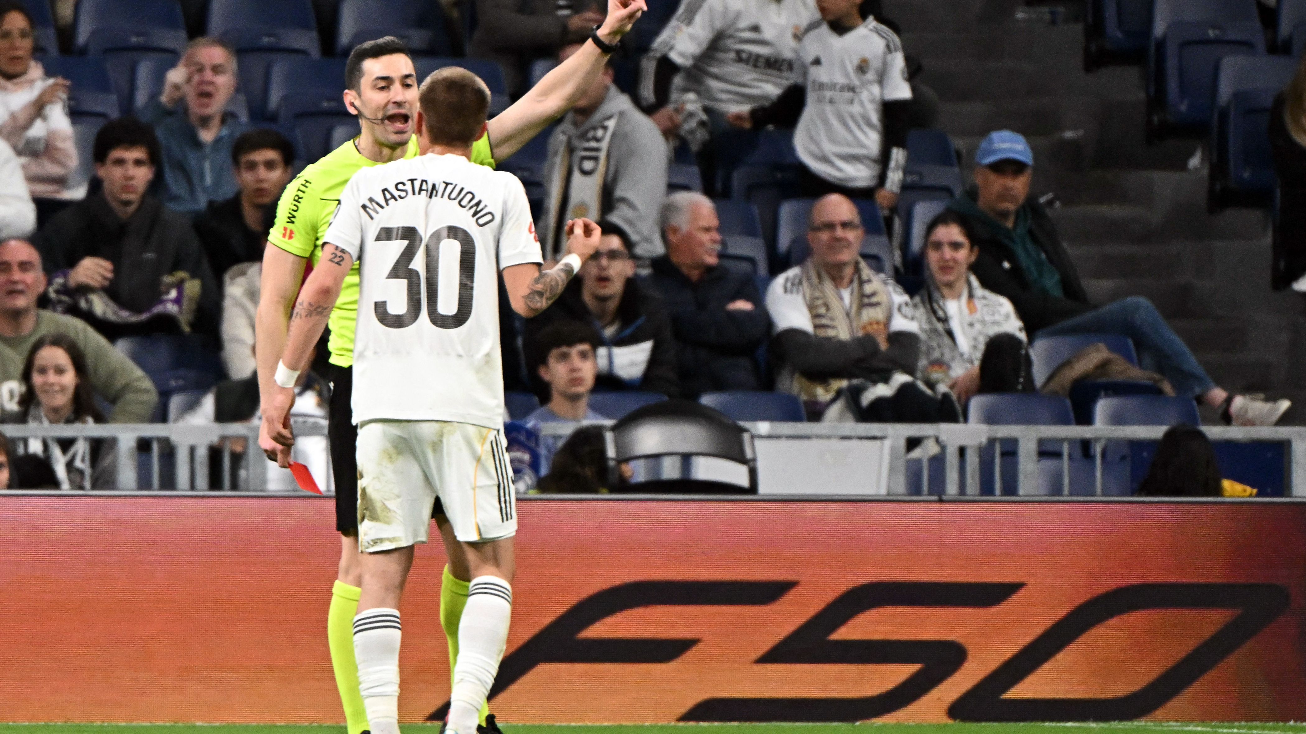 طرد ماستانتونو بسبب الاعتراض