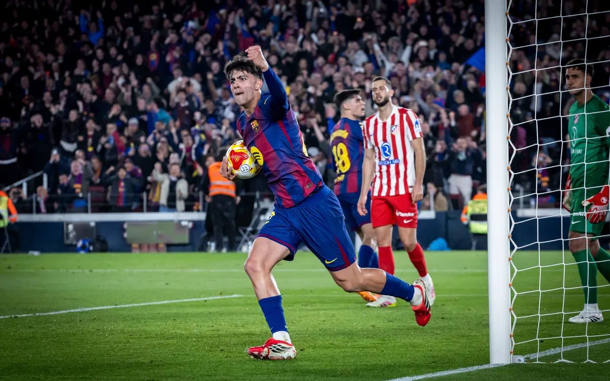 برنال يحتفل بأول هدف له ضد أتلتيكو مدريد.