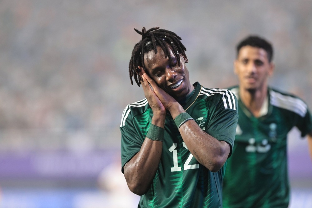 ميريح ديميرال وزكريا هوساوي في تدريبات الأهلي والهلال