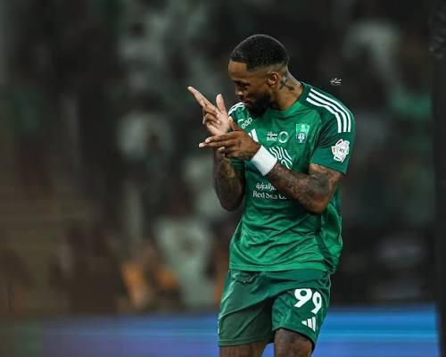 لحظة تصدي بونو لركلة الجزاء