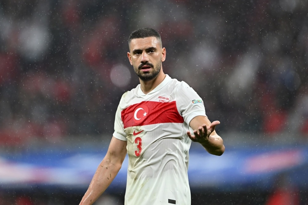 ميريح ديميرال لاعب الأهلي والمنتخب التركي