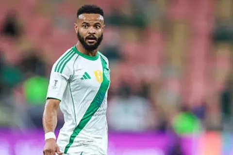 لاعب الأهلي علي مجرشي خلال المباراة