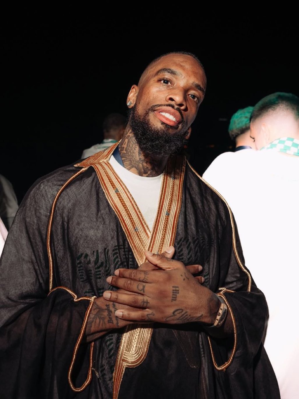 إيفان توني مرتديًا البشت السعودي