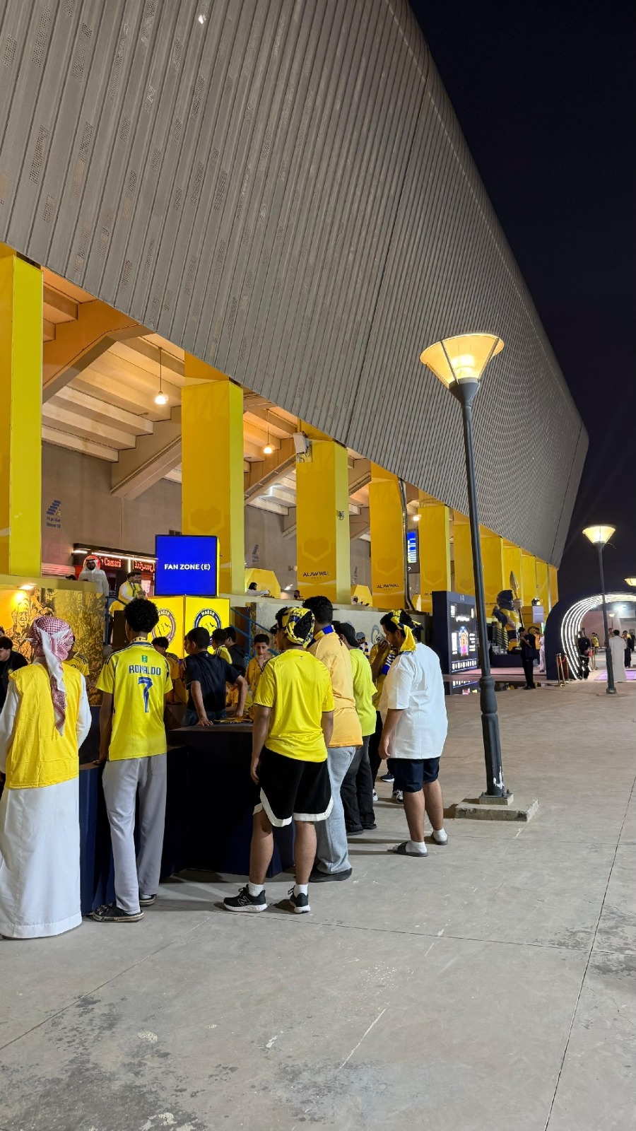 جماهير النصر والأهلي في الأول بارك