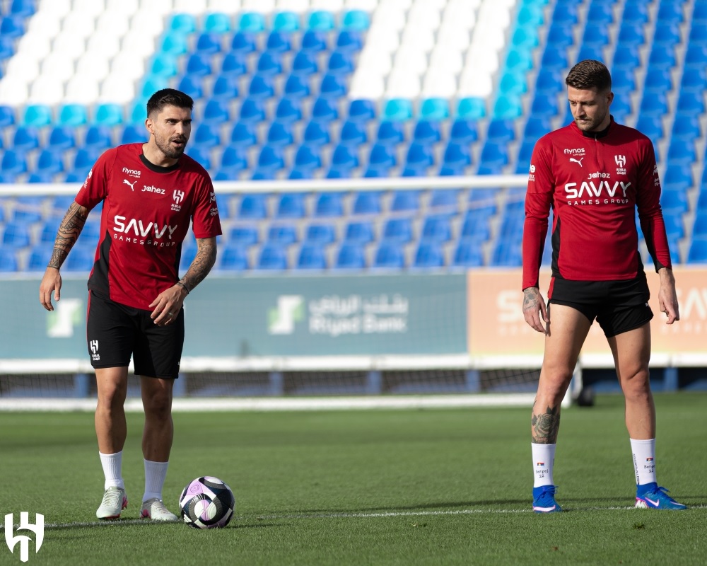 تدريبات فريق الهلال استعداداً لمباراة الخليج