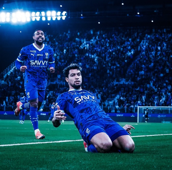 لاعبو الهلال خلال التدريب